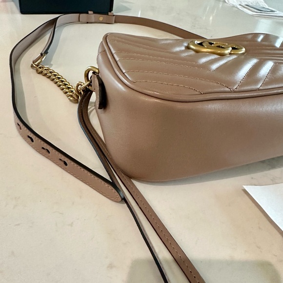 Small Gucci Marmont in Dusty Rose Leather - Picture 4 of 16